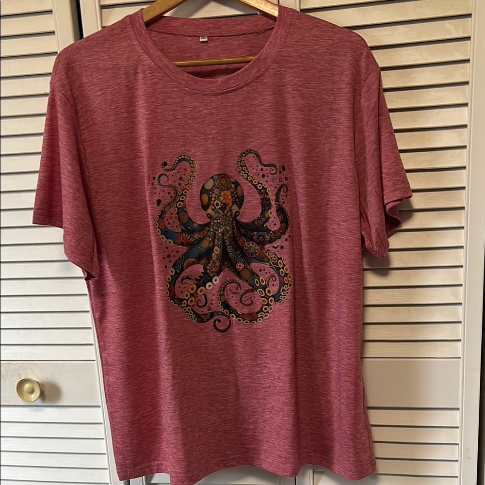 Octopus Graphic Women’s T-Shirt - Light Burgundy NEW